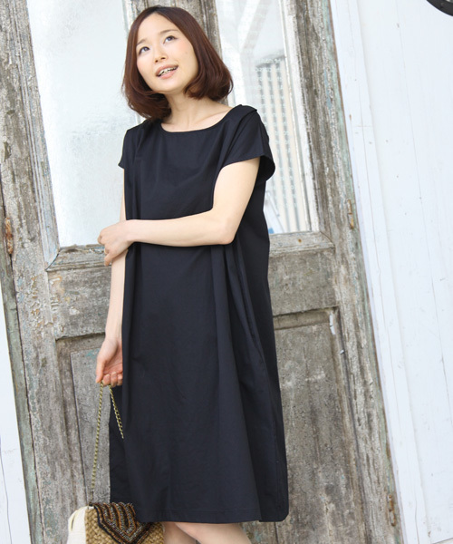 rps（アールピーエス）の「フレンチスリーブコクーンワンピース（ワンピース・レディース・マスタード/ブラック/ブルーグリーン/ブルー/カーキ/イエロー/ネイビー/オフホワイト/グリーン/ベージュ/ダークグリーン・M）」の3枚目の写真