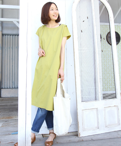 rps（アールピーエス）の「フレンチスリーブコクーンワンピース（ワンピース・レディース・マスタード/ブラック/ブルーグリーン/ブルー/カーキ/イエロー/ネイビー/オフホワイト/グリーン/ベージュ/ダークグリーン・M）」の22枚目の写真