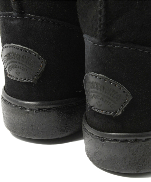 NANO universe(ナノユニバース)の「MINNETONKA/ANKLE HI PUG BOOT(ブーツ・レディース・ブラック・6/7/8)」の9枚目の写真