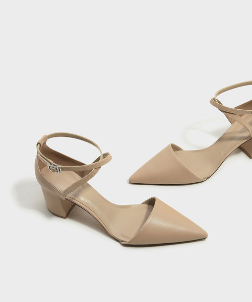 CHARLES & KEITH(チャールズ & キース)の「クリスクロスポインテッドヒール / CRISS CROSS POINTED HEELS(パンプス・レディース・ライトベージュ/ピンク/ブラック・23cm/25.5cm/22.5cm/25cm/24.5cm/23.5cm)」の13枚目の写真