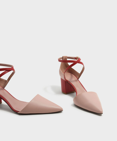 CHARLES & KEITH(チャールズ & キース)の「クリスクロスポインテッドヒール / CRISS CROSS POINTED HEELS(パンプス・レディース・ライトベージュ/ピンク/ブラック・23cm/25.5cm/22.5cm/25cm/24.5cm/23.5cm)」の18枚目の写真