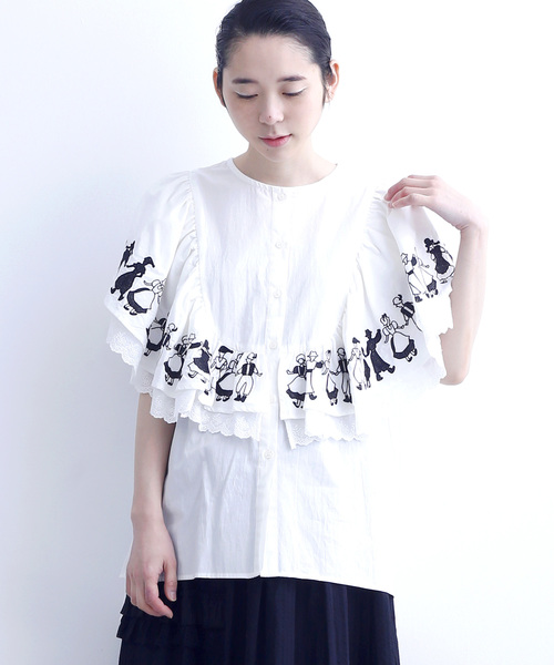 MERLOT（メルロー）の「フォークダンス刺繍ブラウス7458（シャツ/ブラウス・レディース・オフホワイト/ベージュ・FREE）」の2枚目の写真