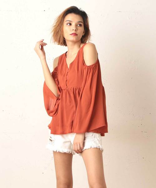 SPIRALGIRL（スパイラルガール）の「クラッシュデニムショートパンツ（デニムパンツ・レディース・ブルー/オフホワイト/ネイビー・1/2）」の2枚目の写真