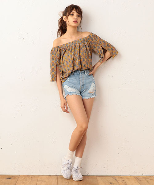 SPIRALGIRL（スパイラルガール）の「クラッシュデニムショートパンツ（デニムパンツ・レディース・ブルー/オフホワイト/ネイビー・1/2）」の9枚目の写真