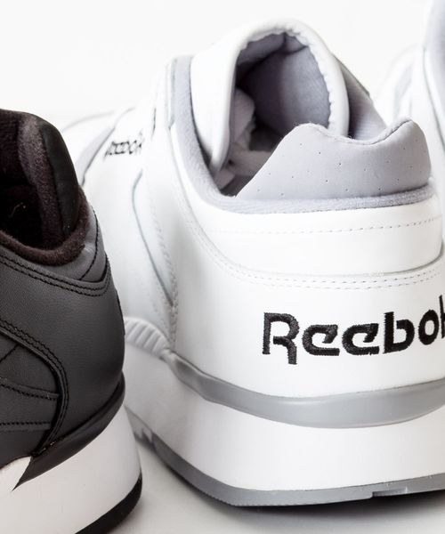 Reebok(リーボック)の「【Begin11月号掲載】Reebok: エクスクルーシブ クラシックレザー ■(スニーカー・メンズ・ホワイト/ブラック・26cm/26.5cm/27cm/27.5cm/28cm/28.5cm/29cm)」の1枚目の写真