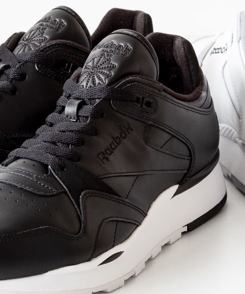 Reebok(リーボック)の「【Begin11月号掲載】Reebok: エクスクルーシブ クラシックレザー ■(スニーカー・メンズ・ホワイト/ブラック・26cm/26.5cm/27cm/27.5cm/28cm/28.5cm/29cm)」の2枚目の写真
