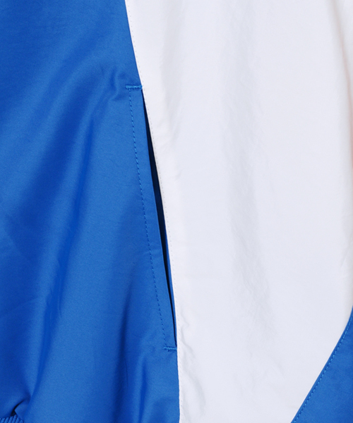 Candy Stripper（キャンディストリッパー）の「BRAVE DINOSAUR アノラック（マウンテンパーカー・レディース・ブラック/レッド/ピンク/ブルー・2）」の15枚目の写真