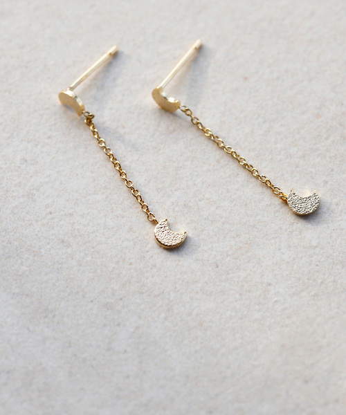 Anemone アネモネ の プチモチーフが揺れるピアス ムーン ピアス 両耳用 Wear