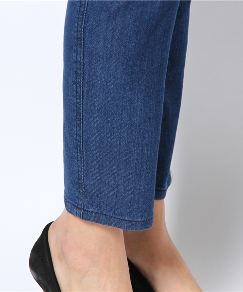 Chico（チコ）の「デニムハイウエストロングPT（その他パンツ・レディース・ホワイト/ネイビー/ブルー・FREE）」の4枚目の写真