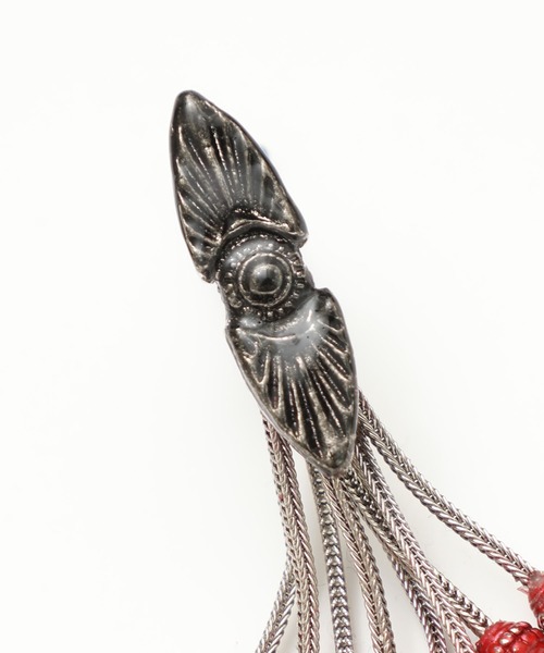 TOGA PULLA（トーガ　プルラ）の「【TOGA PULLA(トーガプルラ)】メタルモチーフイヤリング　TP02-AK271（イヤリング・レディース・レッド/シルバー・FREE）」の3枚目の写真