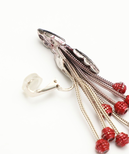 TOGA PULLA（トーガ　プルラ）の「【TOGA PULLA(トーガプルラ)】メタルモチーフイヤリング　TP02-AK271（イヤリング・レディース・レッド/シルバー・FREE）」の7枚目の写真