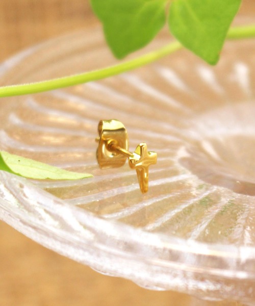 Vaya Con Dios（ヴァヤコンディオス）の「【VayaConDios/ヴァヤコンディオス】ステンレス製miniクロスピアス[片耳用]（ピアス（片耳用）・メンズ・ブラック/シルバー/ゴールド/ピンクゴールド・FREE）」の10枚目の写真