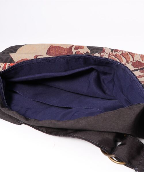 カヤ(カヤ)の「【カヤ】浮世絵たすきバッグ(ショルダーバッグ・メンズ・その他4/その他3/その他1/その他2/その他5/その他6/その他8/その他7/その他9/その他10/その他12/その他13/その他11・FREE)」の16枚目の写真