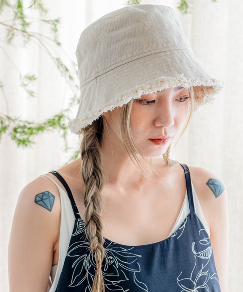 UNE MANSION(ユヌマンション)の「コットンカットオフバケットハット(ハット・レディース・ブラック/ベージュ/ホワイト・ONE SIZE)」の4枚目の写真