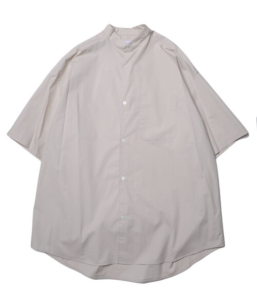 FREAK'S STORE(フリークスストア)の「WEB限定 Wide Fit ワイドフィット バンドカラー ショートスリーブシャツ/オーバーサイズ(シャツ/ブラウス・メンズ・オフホワイト/ブラック/グレイッシュベージュ/サックスブルー/ストライプ・SMALL/MEDIUM/LARGE)」の1枚目の写真