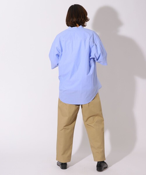 FREAK'S STORE(フリークスストア)の「WEB限定 Wide Fit ワイドフィット バンドカラー ショートスリーブシャツ/オーバーサイズ(シャツ/ブラウス・メンズ・オフホワイト/ブラック/グレイッシュベージュ/サックスブルー/ストライプ・SMALL/MEDIUM/LARGE)」の7枚目の写真