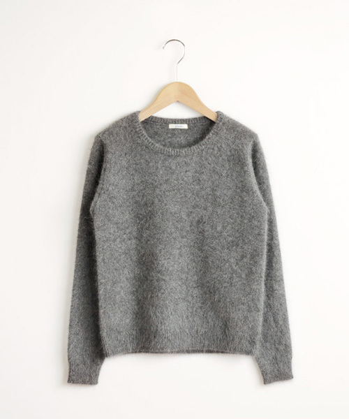 NIMES(ニーム)の「7Gアンゴラミンク加工 クルーネックプルオーバー(ニット/セーター・レディース・チャコールグレー/ベージュ/ターコイズブルー/イエロー・ONE SIZE)」の2枚目の写真
