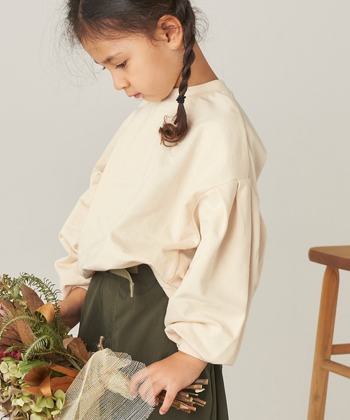 ＆yam（アンドヤム）の「プレミアムコットン バルーンスリーブプルオーバー（スウェット・キッズ・オレンジ/ブルー/パープル/グレー/ピンク/ブラック/ホワイト/ベージュ・140-150cm/130-140cm/110-120cm/120-130cm/150-160cm）」の2枚目の写真