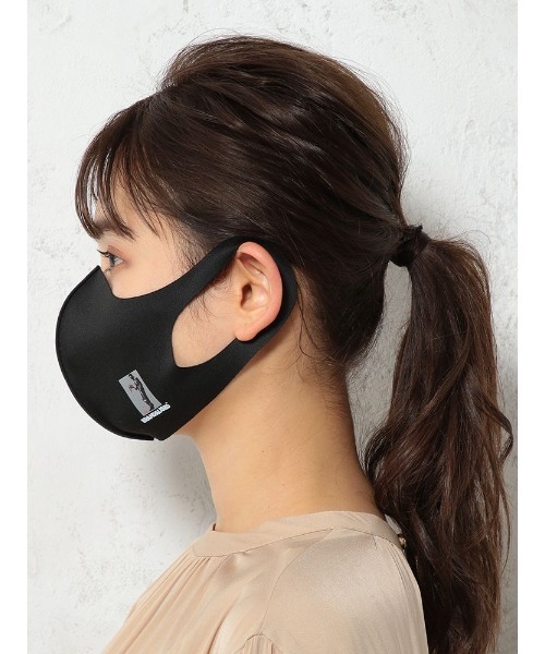 Perfect Suit FActory（パーフェクトスーツファクトリー）の「バンクシーマスク　ブラック　Flower（マスク・メンズ・ブラック・FREE）」の5枚目の写真