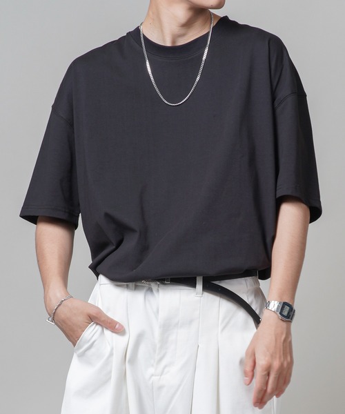 SPINNS（スピンズ）の「【ゆったりシルエット】オーバーサイズCOOL 半袖Tシャツ（Tシャツ/カットソー・メンズ・ブラック/オフホワイト/チャコール/ダークブルー・M/L）」の2枚目の写真