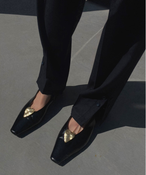 Ameri（アメリ）の「POINTED FLAT PUMPS（パンプス・レディース・グレー/ブラック・SMALL/LARGE/MEDIUM）」の3枚目の写真