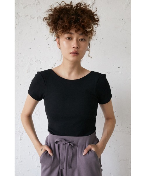 SLY（スライ）の「Sly Skin BACK OPEN/CUP IN T/SH バックオープン カップイン Tシャツ（ルームウェア/パジャマ・レディース・アイボリー/オレンジ系その他/ブラック・2/1）」の3枚目の写真