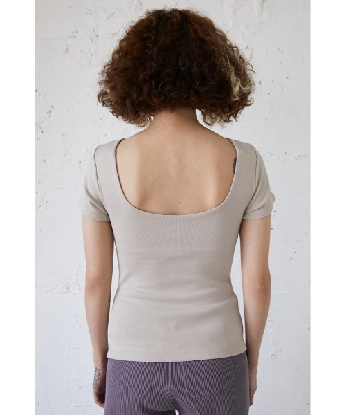 SLY（スライ）の「Sly Skin BACK OPEN/CUP IN T/SH バックオープン カップイン Tシャツ（ルームウェア/パジャマ・レディース・アイボリー/オレンジ系その他/ブラック・2/1）」の9枚目の写真