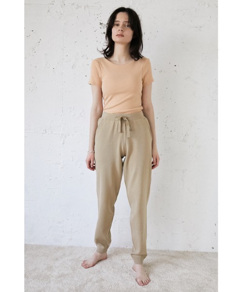 SLY（スライ）の「Sly Skin BACK OPEN/CUP IN T/SH バックオープン カップイン Tシャツ（ルームウェア/パジャマ・レディース・アイボリー/オレンジ系その他/ブラック・2/1）」の17枚目の写真