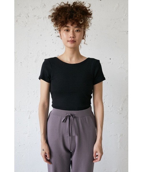 SLY（スライ）の「Sly Skin BACK OPEN/CUP IN T/SH バックオープン カップイン Tシャツ（ルームウェア/パジャマ・レディース・アイボリー/オレンジ系その他/ブラック・2/1）」の10枚目の写真