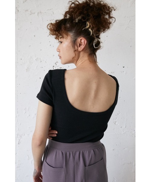 SLY（スライ）の「Sly Skin BACK OPEN/CUP IN T/SH バックオープン カップイン Tシャツ（ルームウェア/パジャマ・レディース・アイボリー/オレンジ系その他/ブラック・2/1）」の12枚目の写真