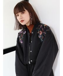 エンブロイダリーショートブルゾン