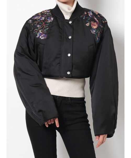 MURUA（ムルーア）の「エンブロイダリーショートブルゾン（ブルゾン・レディース・ブラック/グリーン/アイボリー・FREE）」の10枚目の写真