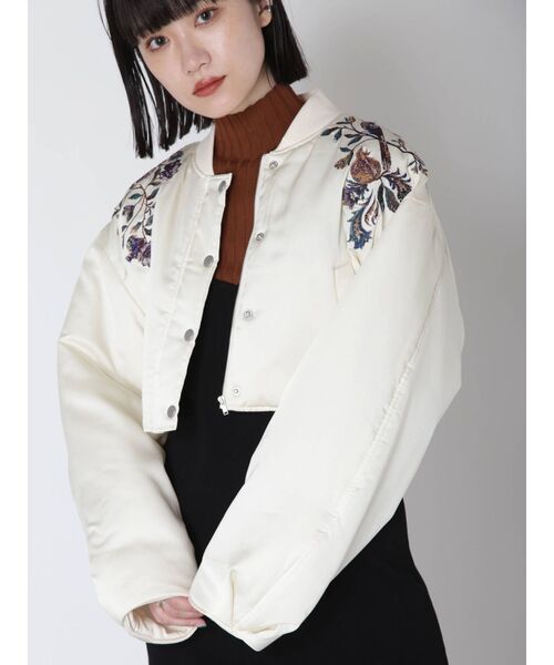 MURUA（ムルーア）の「エンブロイダリーショートブルゾン（ブルゾン・レディース・ブラック/グリーン/アイボリー・FREE）」の13枚目の写真