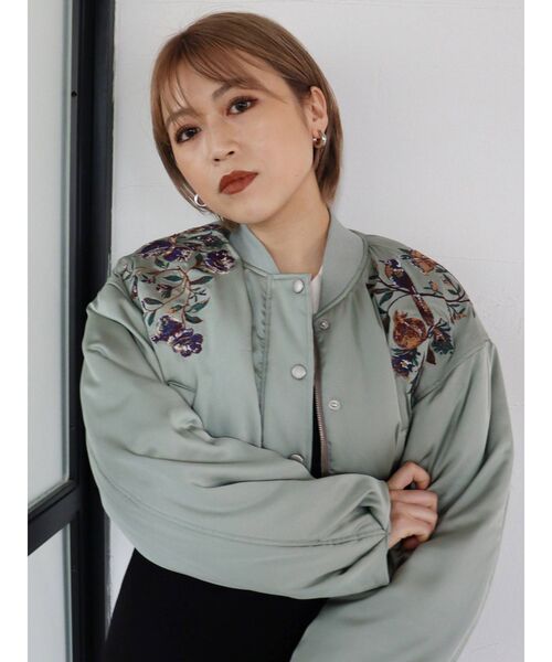 MURUA（ムルーア）の「エンブロイダリーショートブルゾン（ブルゾン・レディース・ブラック/グリーン/アイボリー・FREE）」の22枚目の写真