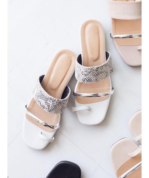 Green　Parks（グリーンパークス）の「・メタリックアクセントサンダル＊（サンダル・レディース・アイボリー/グレイッシュベージュ/ブラック/パイソン・L/M）」の21枚目の写真