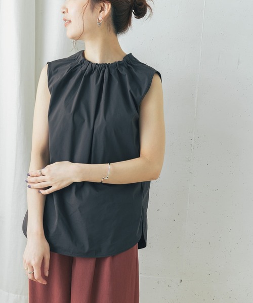 URBAN RESEARCH ROSSO WOMEN（アーバンリサーチ　ロッソ）の「バックリボンギャザーブラウス（シャツ/ブラウス・レディース・チャコールグレー/オレンジ/ライトベージュ・FREE）」の2枚目の写真