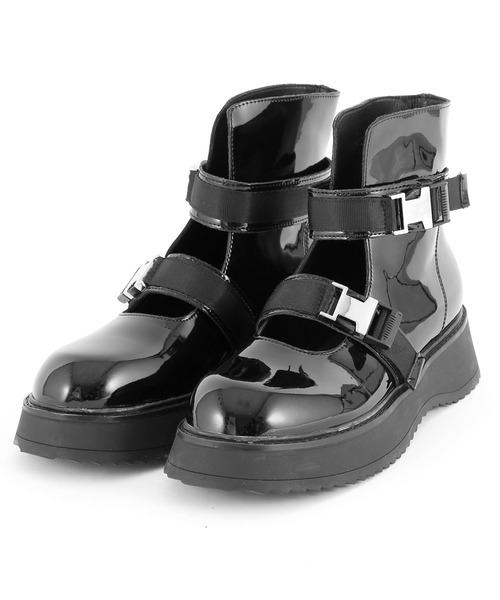 Figments（フィグメンツ）の「ストラップエナメルブーツ（ブーツ・レディース・ホワイト/ブラック・SMALL/MEDIUM）」の4枚目の写真