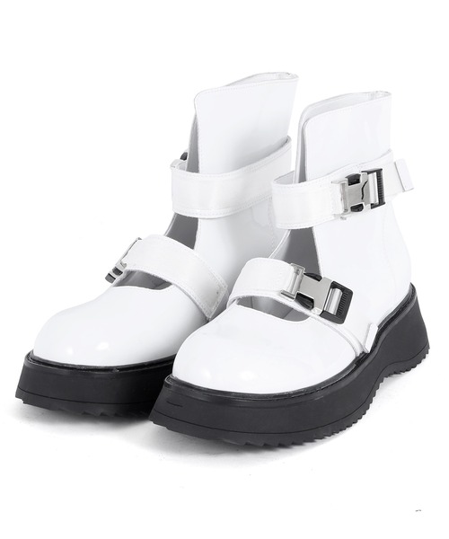 Figments（フィグメンツ）の「ストラップエナメルブーツ（ブーツ・レディース・ホワイト/ブラック・SMALL/MEDIUM）」の9枚目の写真