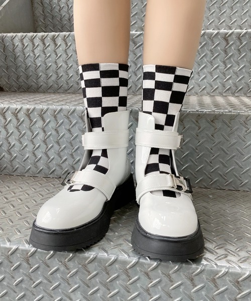 Figments（フィグメンツ）の「ストラップエナメルブーツ（ブーツ・レディース・ホワイト/ブラック・SMALL/MEDIUM）」の10枚目の写真