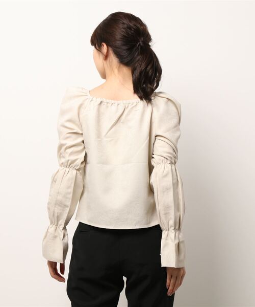 ANDGEEBEE（アンジービー）の「ジャガードパフスリーブトップス（その他トップス・レディース・ベージュ/ブラック・MEDIUM）」の14枚目の写真