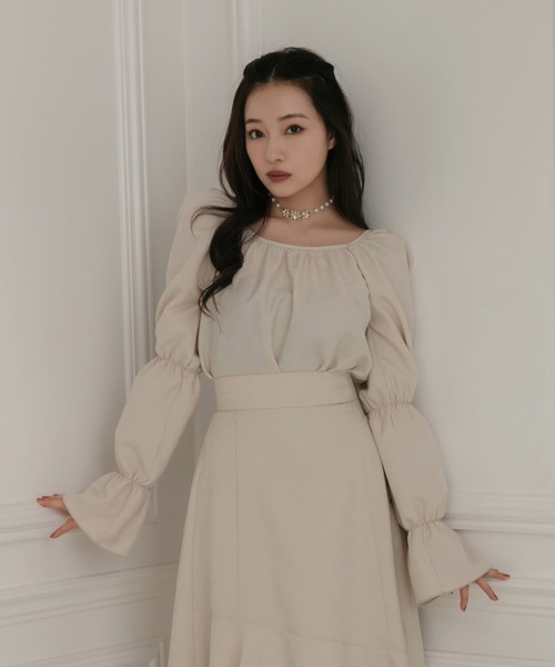 ANDGEEBEE（アンジービー）の「ジャガードパフスリーブトップス（その他トップス・レディース・ベージュ/ブラック・MEDIUM）」の2枚目の写真