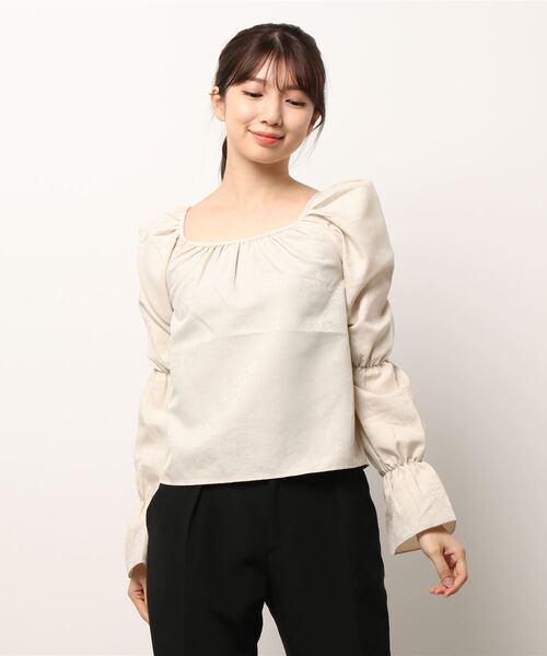 ANDGEEBEE（アンジービー）の「ジャガードパフスリーブトップス（その他トップス・レディース・ベージュ/ブラック・MEDIUM）」の3枚目の写真