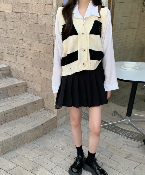 MAISON DE THERESE(メゾン ド テレーズ)の「バイカラー Vネックニットベスト(ベスト・レディース・グリーン/ブラック・FREE)」の5枚目の写真