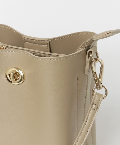 URBAN RESEARCH ROSSO（アーバンリサーチロッソ）の「3ルームショルダーバッグ（ショルダーバッグ・レディース・ベージュ/ボルドー/ブラック・-）」の7枚目の写真