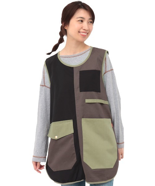 チチカカ（チチカカ）の「【ユニセックス】ミリタリーミックスエプロンベスト（エプロン・レディース・ベージュ/ブラック・FREE）」の5枚目の写真