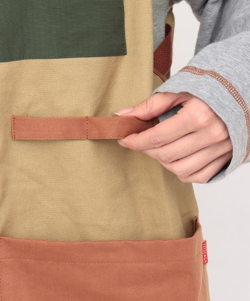 チチカカ（チチカカ）の「【ユニセックス】ミリタリーミックスエプロンベスト（エプロン・レディース・ベージュ/ブラック・FREE）」の12枚目の写真