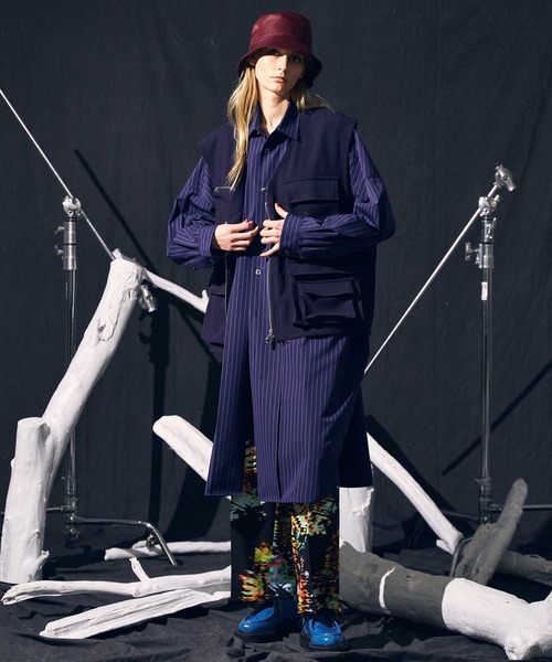 MAISON SPECIAL（メゾンスペシャル）の「《ユニセックスアイテム》マルチファブリックユーティリティミリタリーベスト【MAISON SPECIAL/メゾンスペシャル】（ベスト・メンズ・ネイビー/グレイッシュベージュ/ブラック/チャコールグレー・1/2）」の6枚目の写真