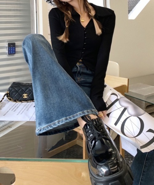 by muni:r（バイ ムニール）の「スリムブーツカットデニムパンツ（デニムパンツ・レディース・ブルー・SMALL/MEDIUM）」の6枚目の写真