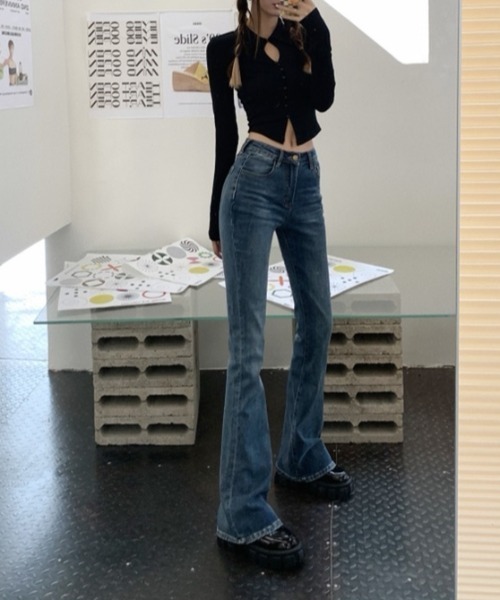 by muni:r（バイ ムニール）の「スリムブーツカットデニムパンツ（デニムパンツ・レディース・ブルー・SMALL/MEDIUM）」の12枚目の写真