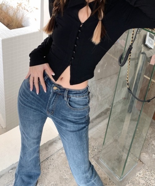 by muni:r（バイ ムニール）の「スリムブーツカットデニムパンツ（デニムパンツ・レディース・ブルー・SMALL/MEDIUM）」の20枚目の写真